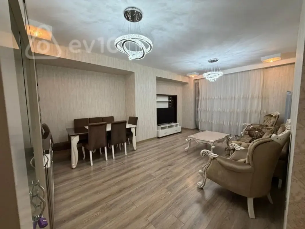 Kirayə verilir 3 otaqlı yeni tikili 145 m²