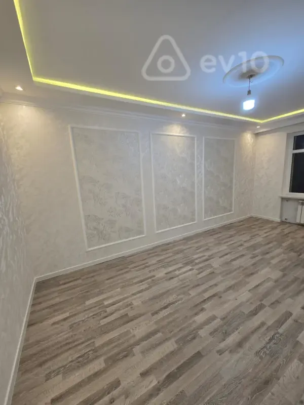 Satılır 2 otaqlı köhnə tikili 65 m²