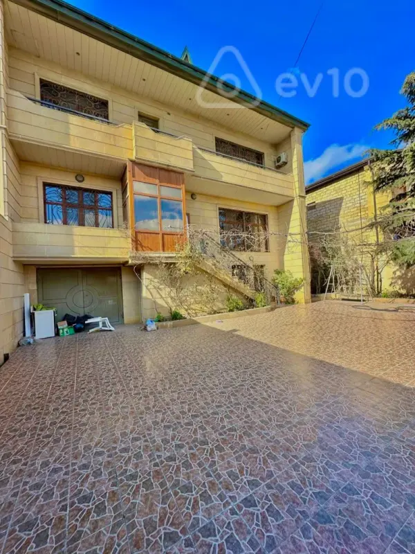 Kirayə verilir 8 otaqlı həyət evi 305 m²