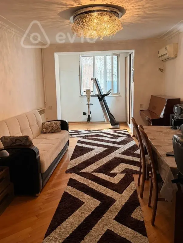 Satılır 2 otaqlı köhnə tikili 60 m²