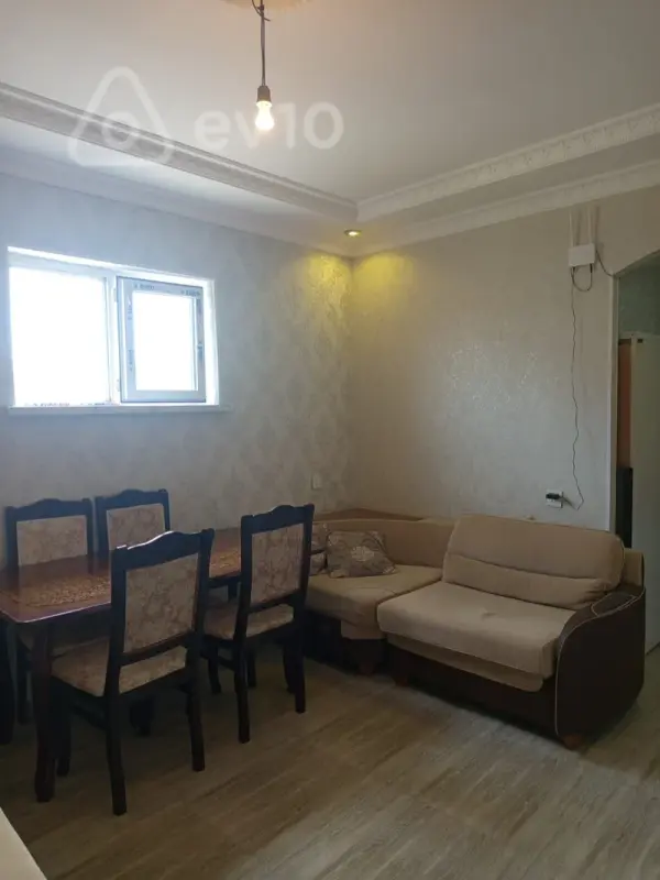 Kirayə verilir 2 otaqlı köhnə tikili 55 m²
