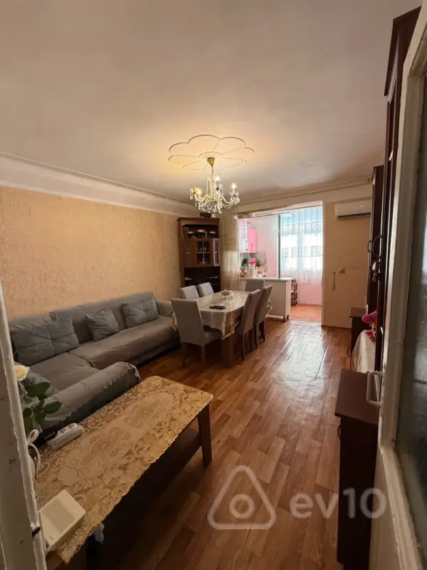 Satılır 2 otaqlı köhnə tikili 42 m²