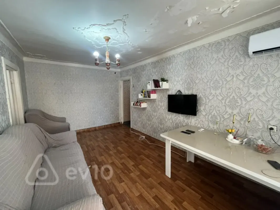Satılır 2 otaqlı köhnə tikili 50 m²