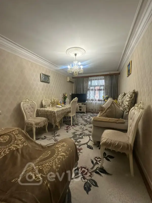 Satılır 5 otaqlı köhnə tikili 105 m²
