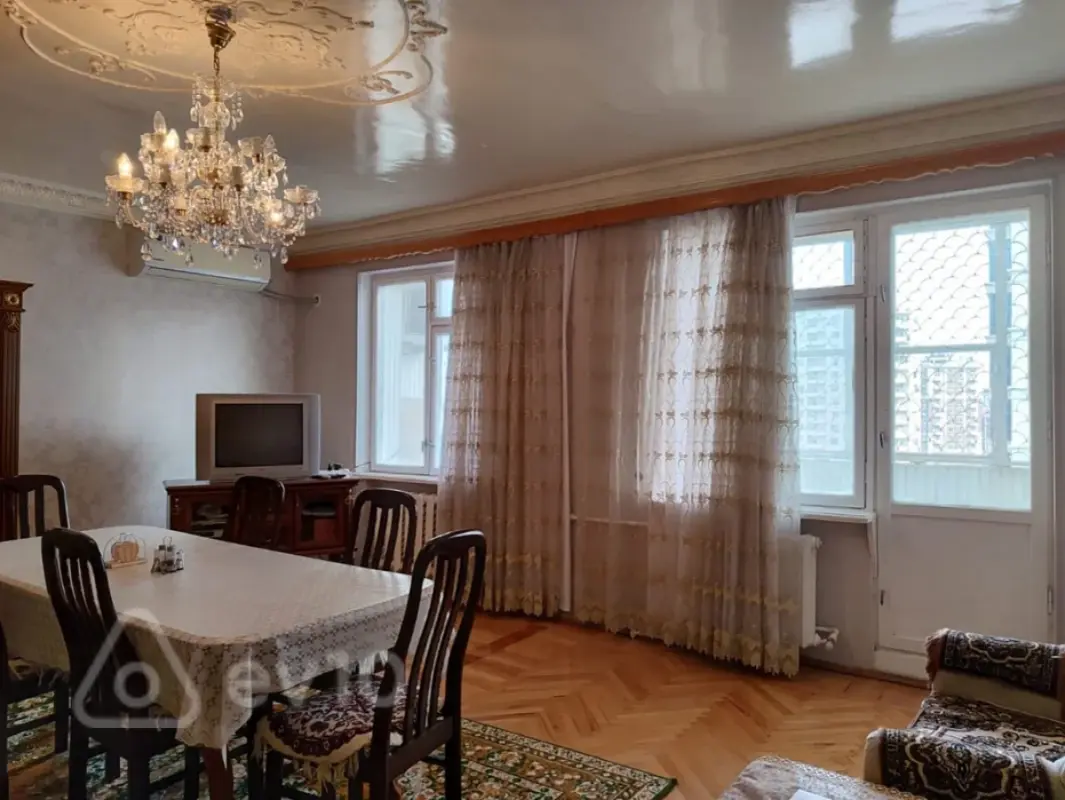Kirayə verilir 3 otaqlı köhnə tikili 85 m²