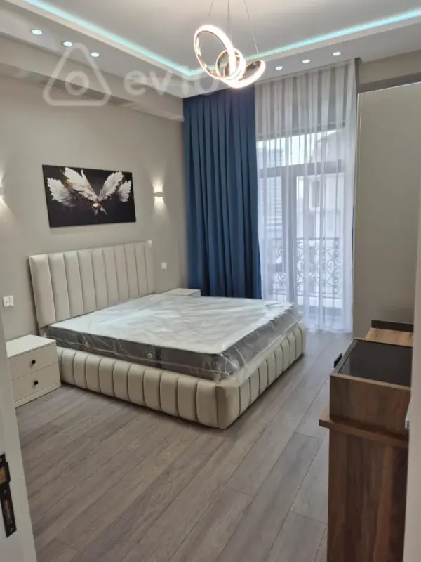 Kirayə verilir 3 otaqlı yeni tikili 130 m²