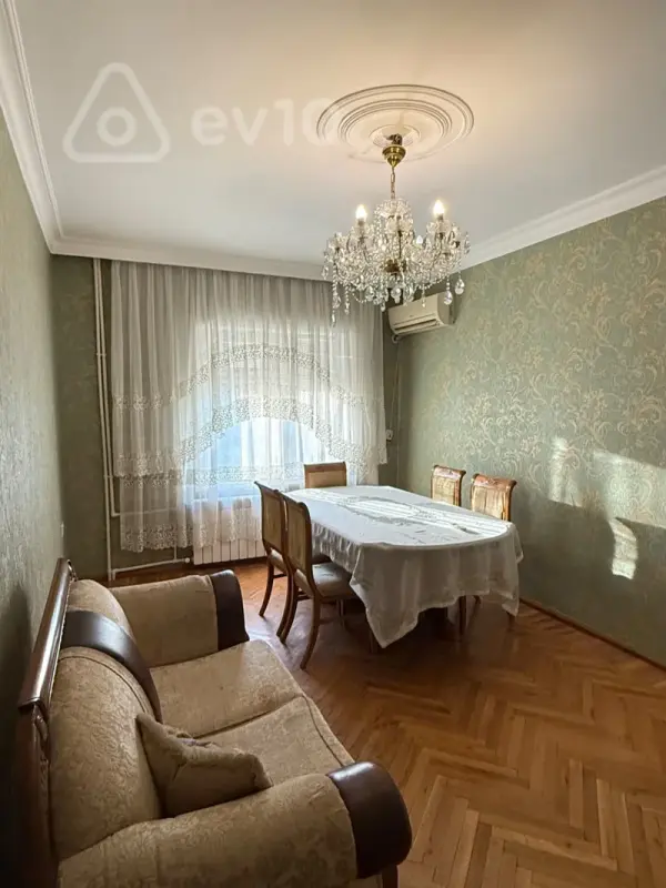 Kirayə verilir 2 otaqlı köhnə tikili 60 m²