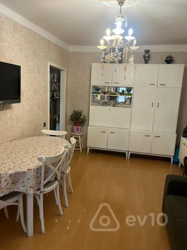 Satılır 2 otaqlı köhnə tikili 40 m²