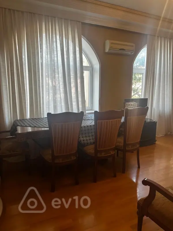 Kirayə verilir 3 otaqlı köhnə tikili 100 m²
