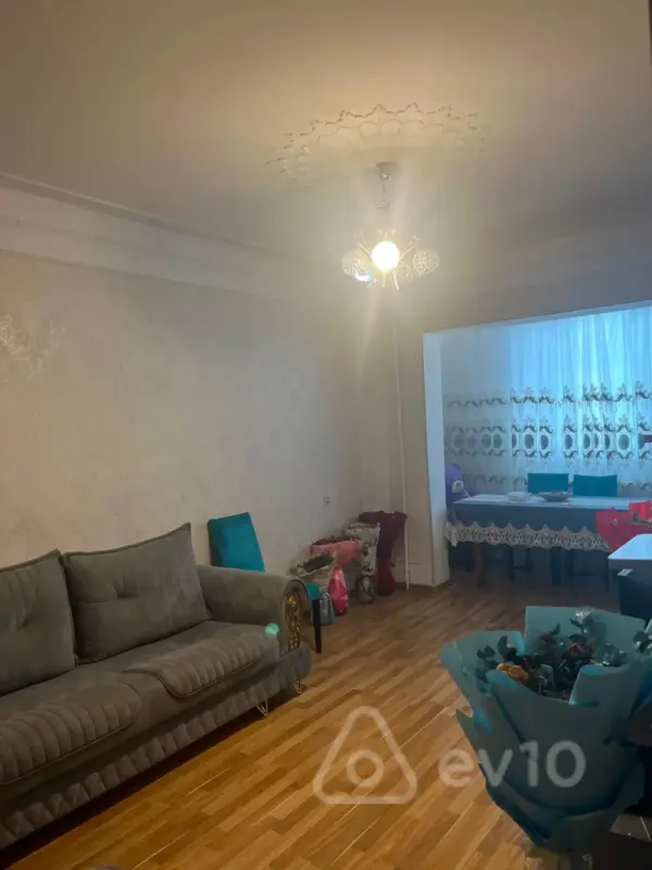 Kirayə verilir 2 otaqlı köhnə tikili 55 m²
