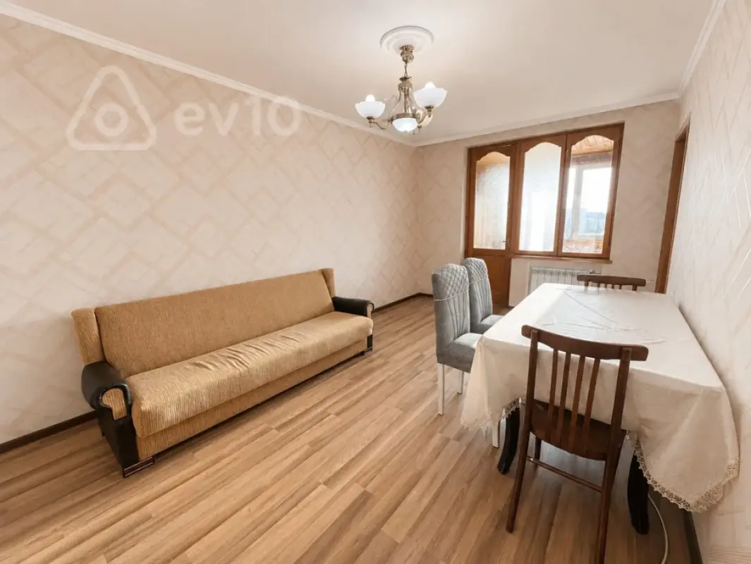 Kirayə verilir 2 otaqlı köhnə tikili 50 m²