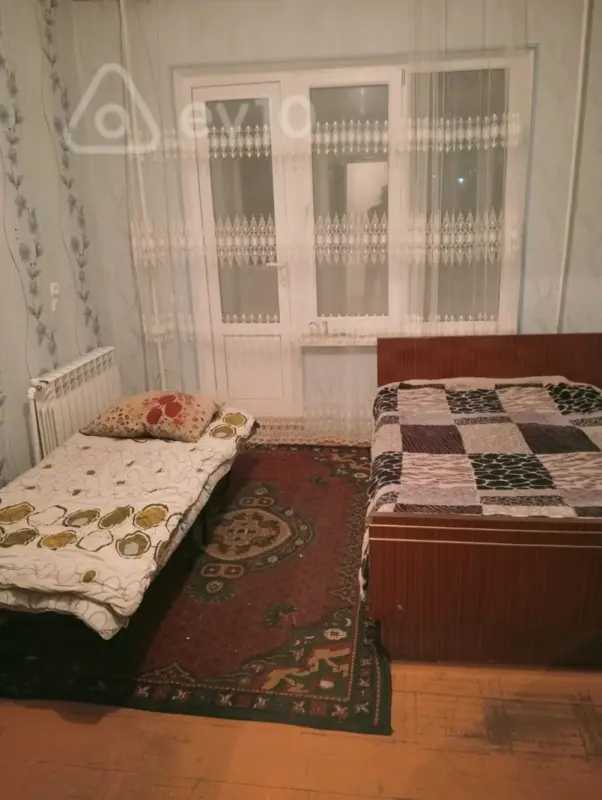 Kirayə verilir 2 otaqlı köhnə tikili 75 m²