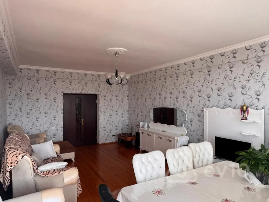 Kirayə verilir 3 otaqlı yeni tikili 130 m²