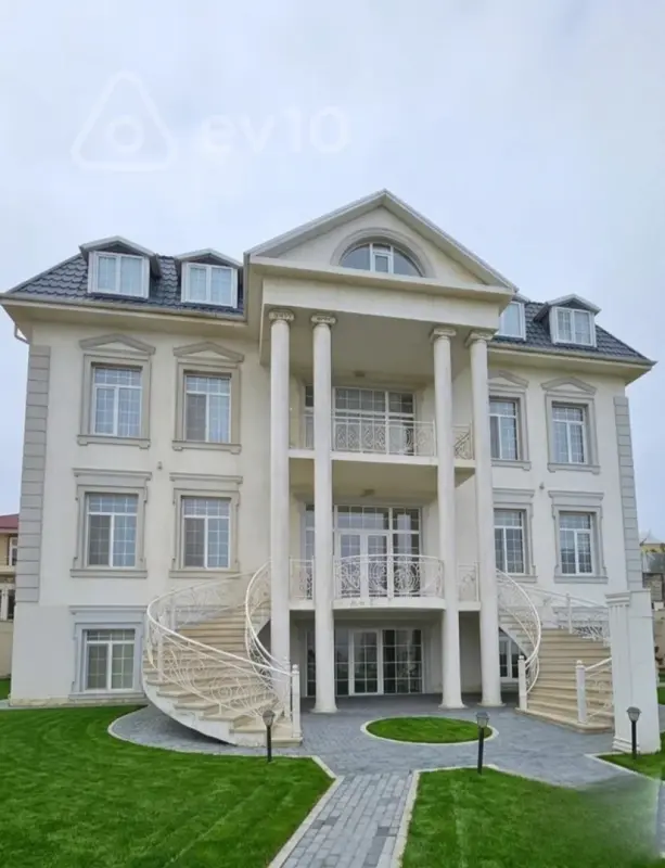 Satılır 12 otaqlı həyət evi 850 m²