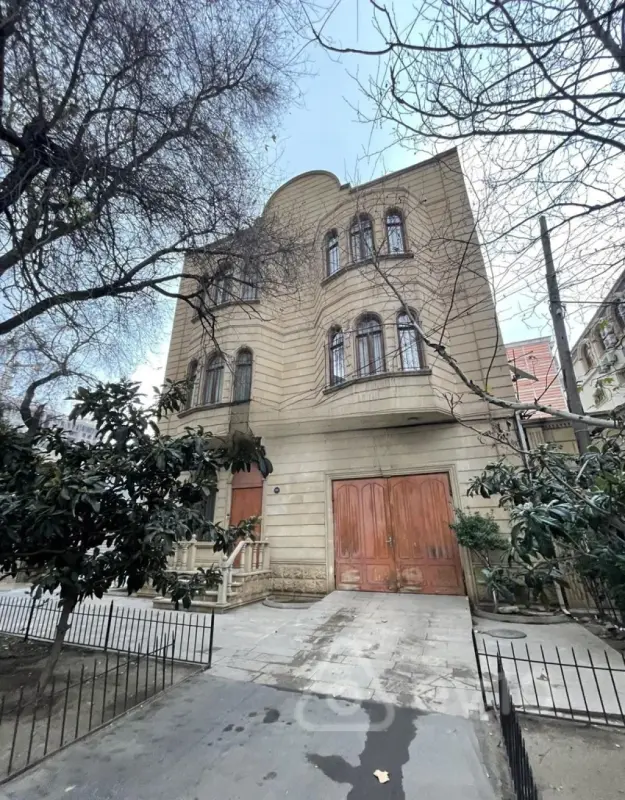 Satılır 20 otaqlı həyət evi 1100 m²