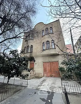 Satılır 20 otaqlı həyət evi 1100 m² — Bakı, Nəsimi 20 otaq 1100.00 m²