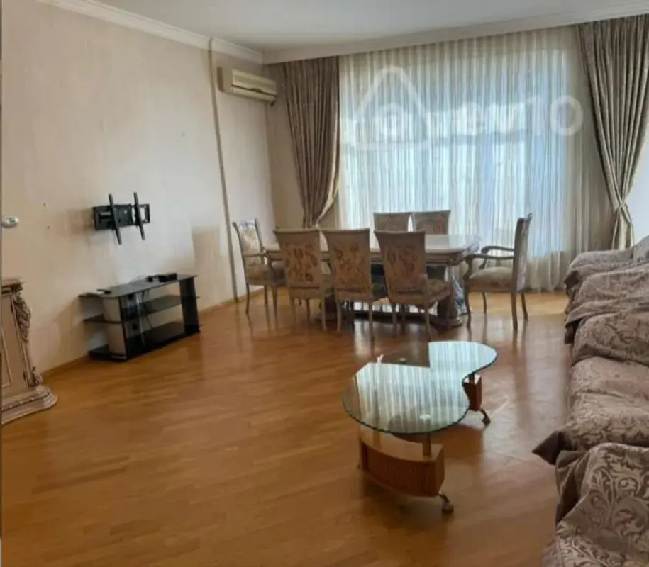 Kirayə verilir 3 otaqlı yeni tikili 130 m²