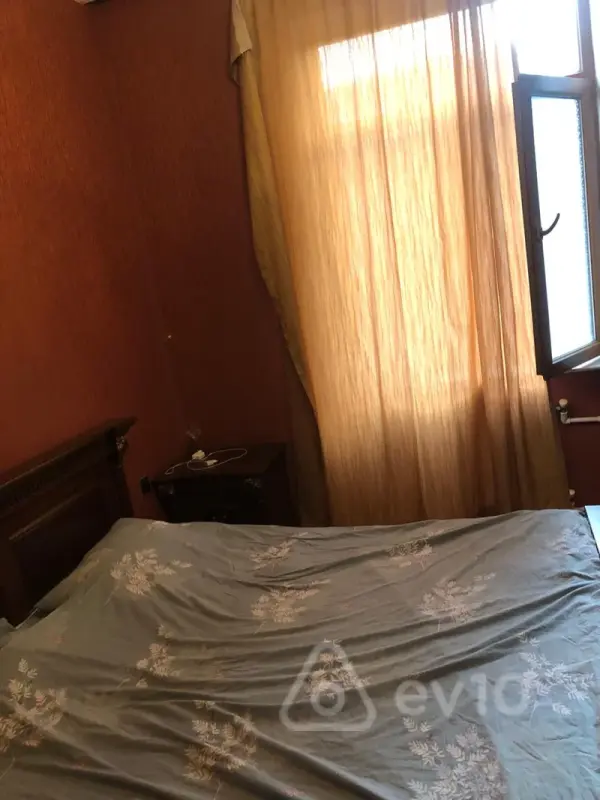 Kirayə verilir 3 otaqlı köhnə tikili 85 m²