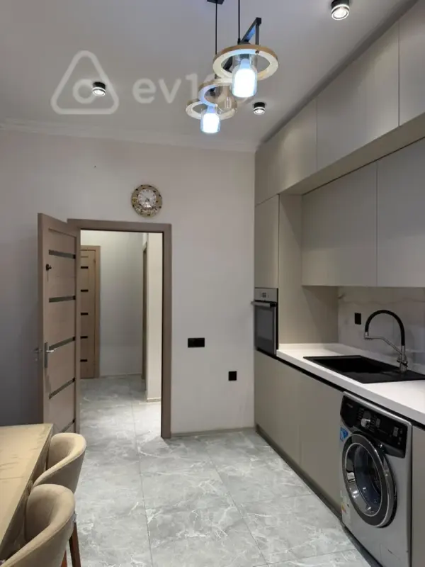 Kirayə verilir 2 otaqlı yeni tikili 75 m²