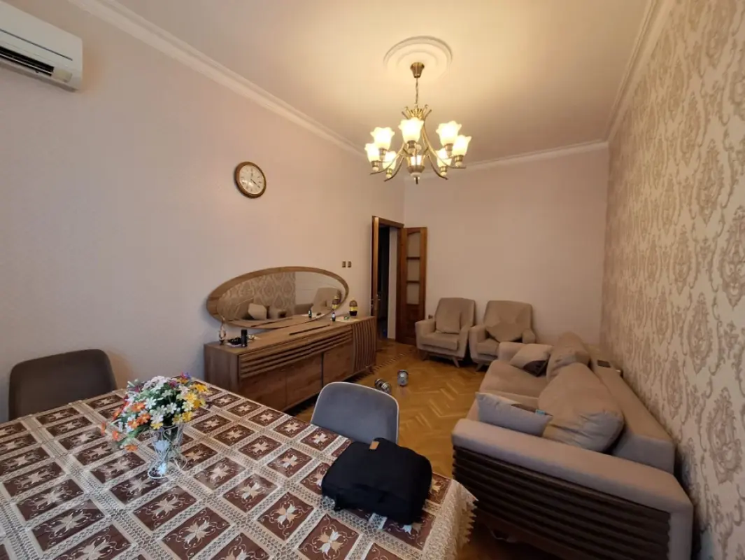 Satılır 2 otaqlı köhnə tikili 65 m²