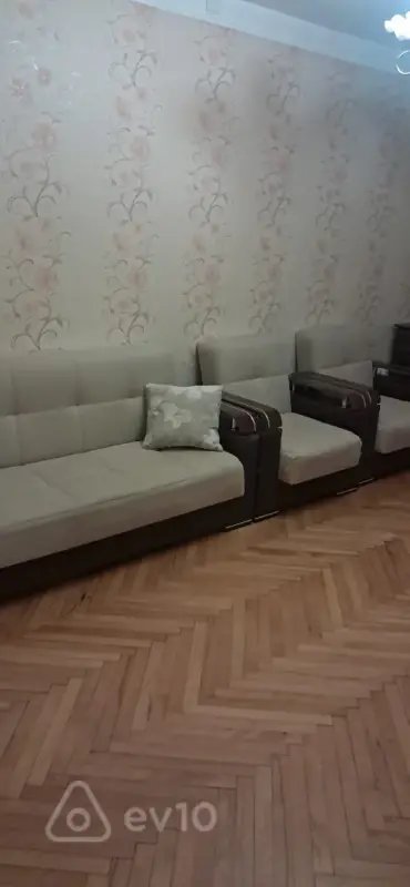 Kirayə verilir 3 otaqlı köhnə tikili 90 m²