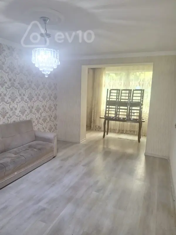 Satılır 2 otaqlı köhnə tikili 55 m²