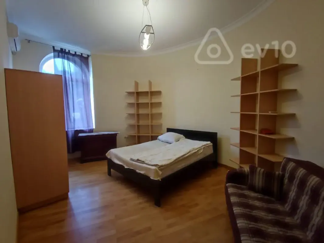 Kirayə verilir 3 otaqlı köhnə tikili 115 m²