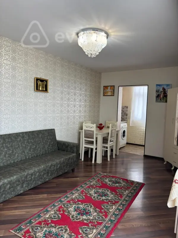 Kirayə verilir 2 otaqlı köhnə tikili 55 m²