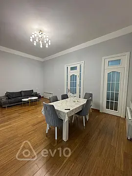 Kirayə verilir 2 otaqlı köhnə tikili 100 m² — Bakı, Səbail 2 otaq 100.00 m²