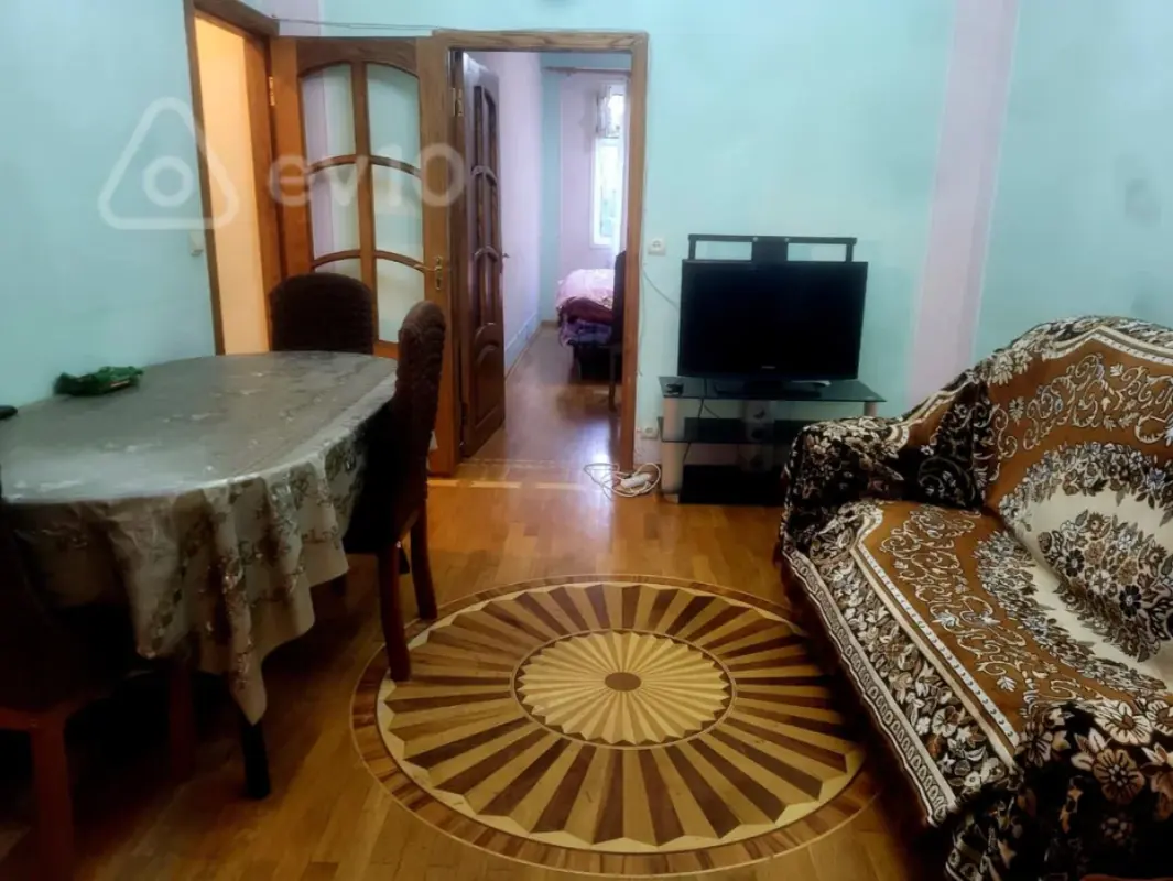 Kirayə verilir 2 otaqlı köhnə tikili 45 m²