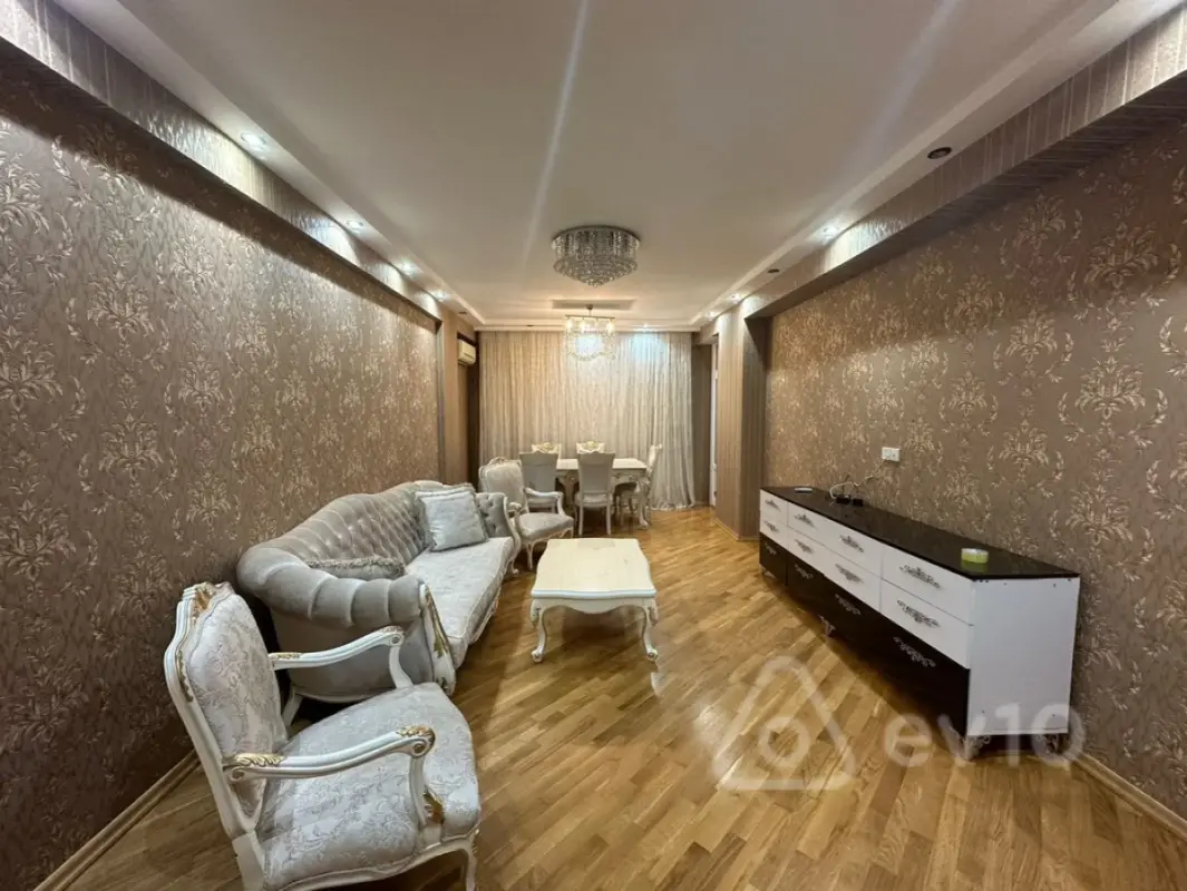 Kirayə verilir 3 otaqlı yeni tikili 140 m²