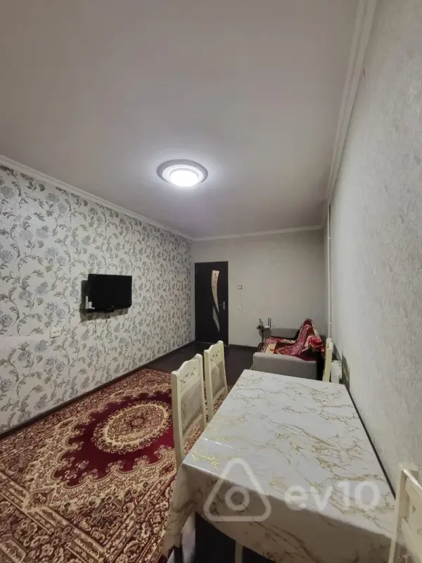 Kirayə verilir 3 otaqlı köhnə tikili 70 m²