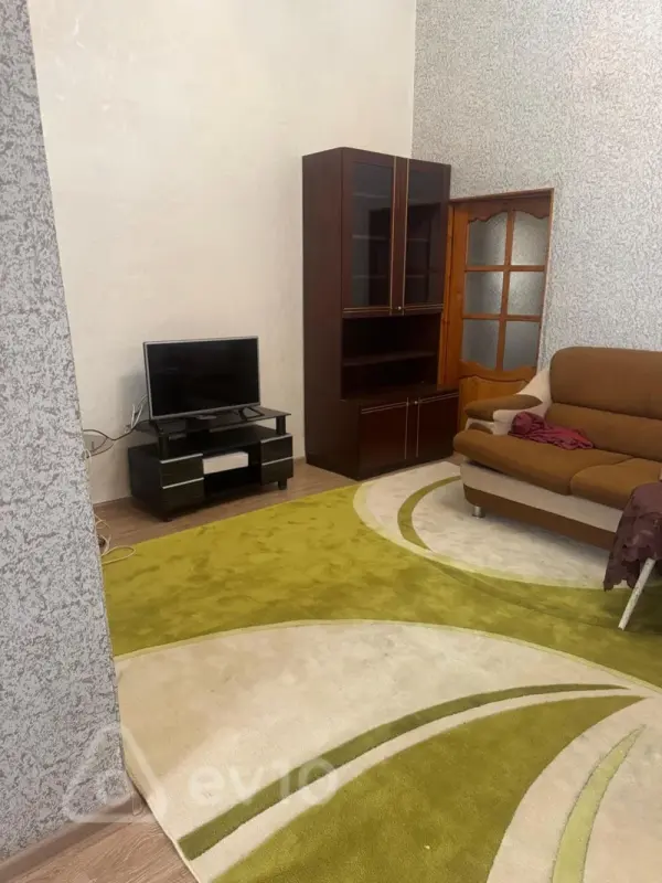 Kirayə verilir 2 otaqlı köhnə tikili 90 m²