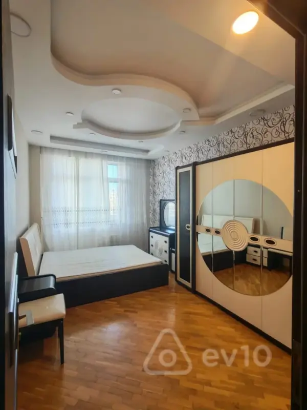 Kirayə verilir 2 otaqlı yeni tikili 80 m²