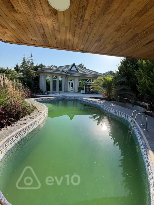 Satılır 4 otaqlı həyət evi 250 m²