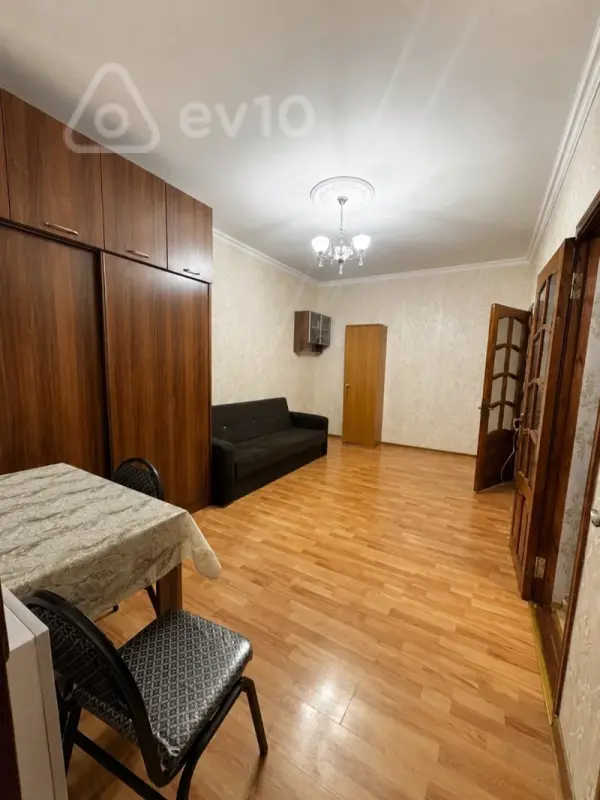 Satılır 2 otaqlı köhnə tikili 45 m²