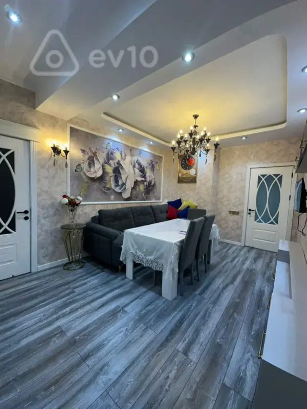 Kirayə verilir 3 otaqlı yeni tikili 72 m²