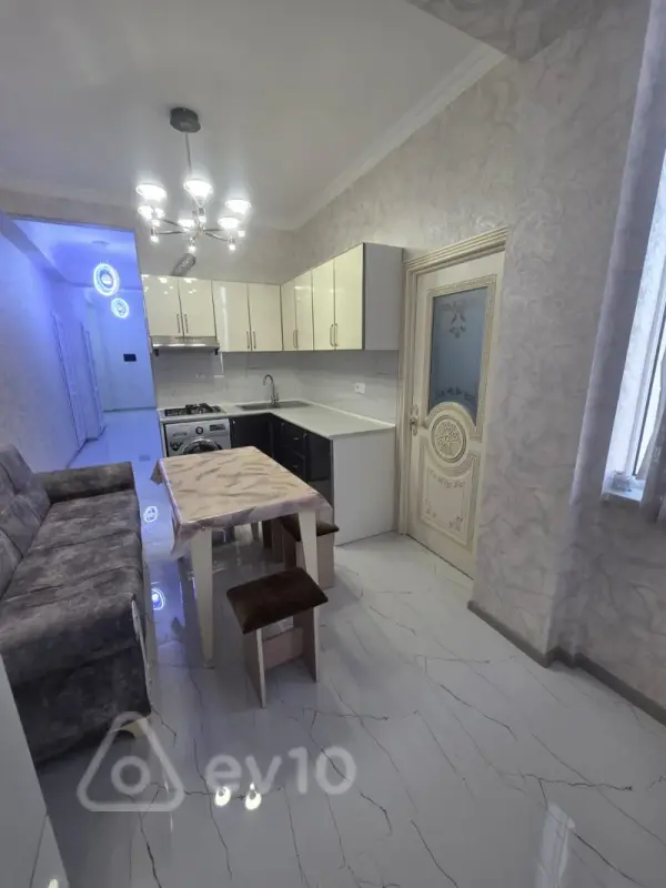 Kirayə verilir 3 otaqlı yeni tikili 85 m²