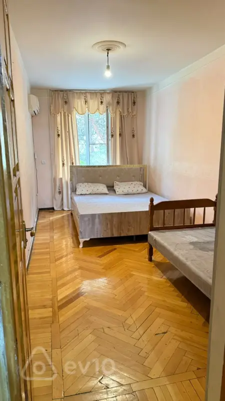Kirayə verilir 2 otaqlı köhnə tikili 50 m²