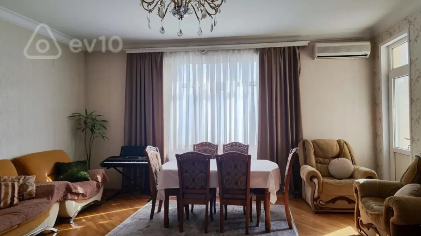 Kirayə verilir 3 otaqlı yeni tikili 143 m²