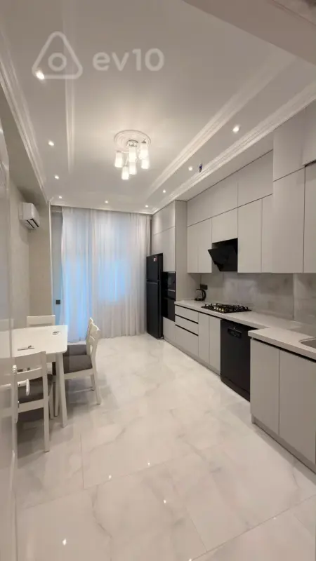 Kirayə verilir 3 otaqlı yeni tikili 148 m²