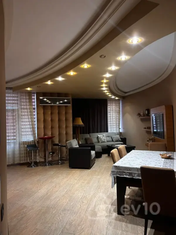 Kirayə verilir 4 otaqlı yeni tikili 147 m²