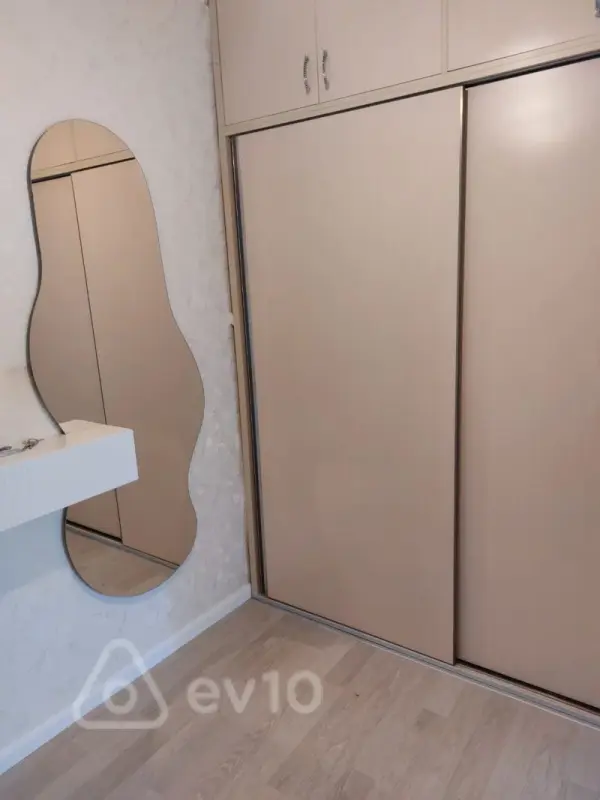 Satılır 2 otaqlı köhnə tikili 65 m²