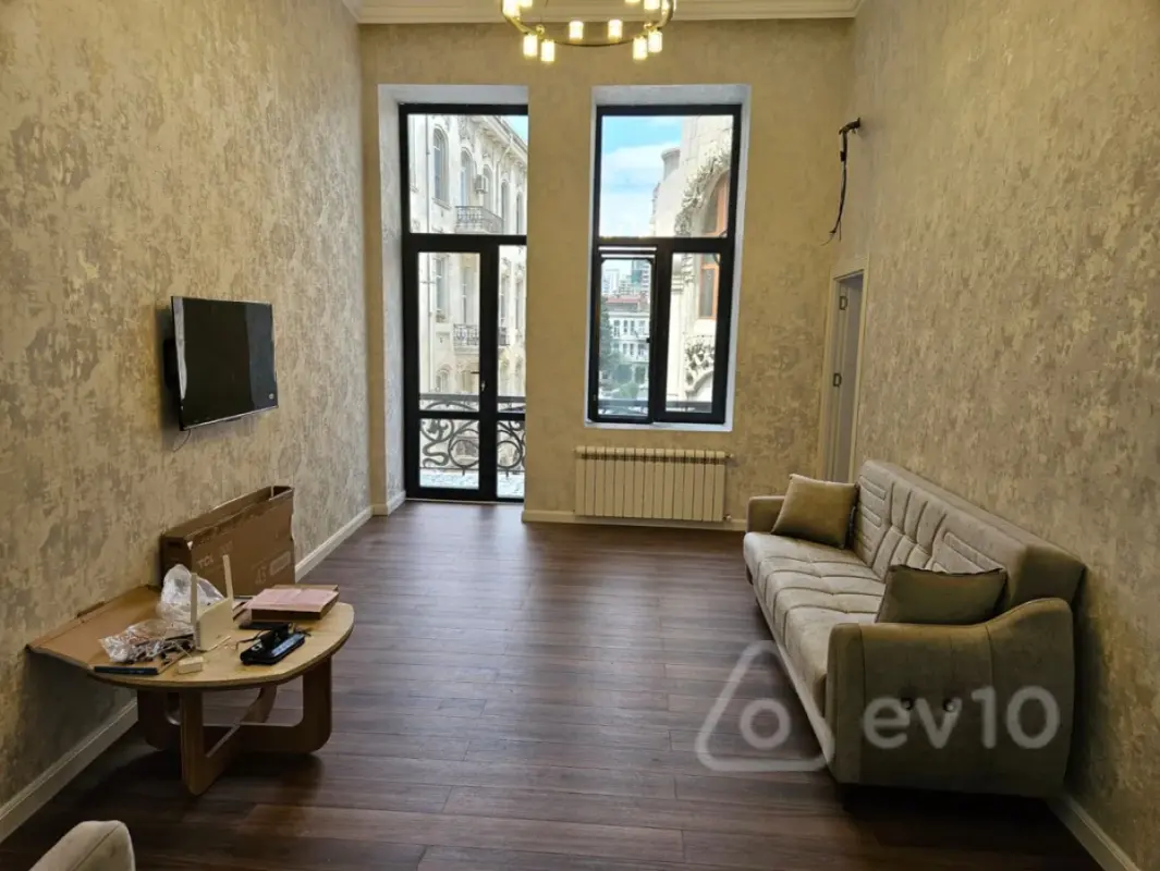 Kirayə verilir 3 otaqlı köhnə tikili 85 m²