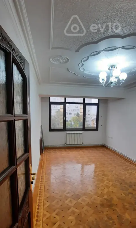 Kirayə verilir 2 otaqlı köhnə tikili 65 m²