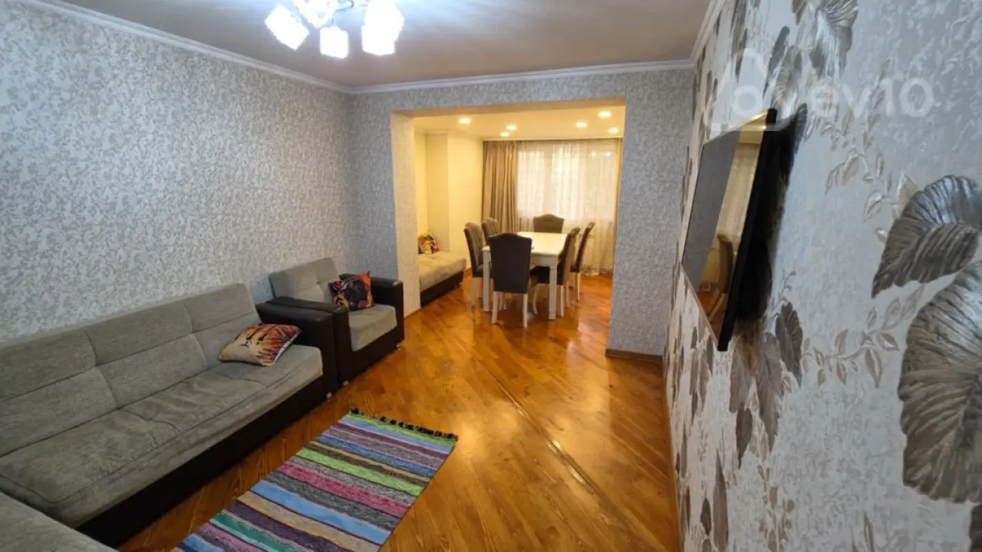 Kirayə verilir 2 otaqlı köhnə tikili 90 m²