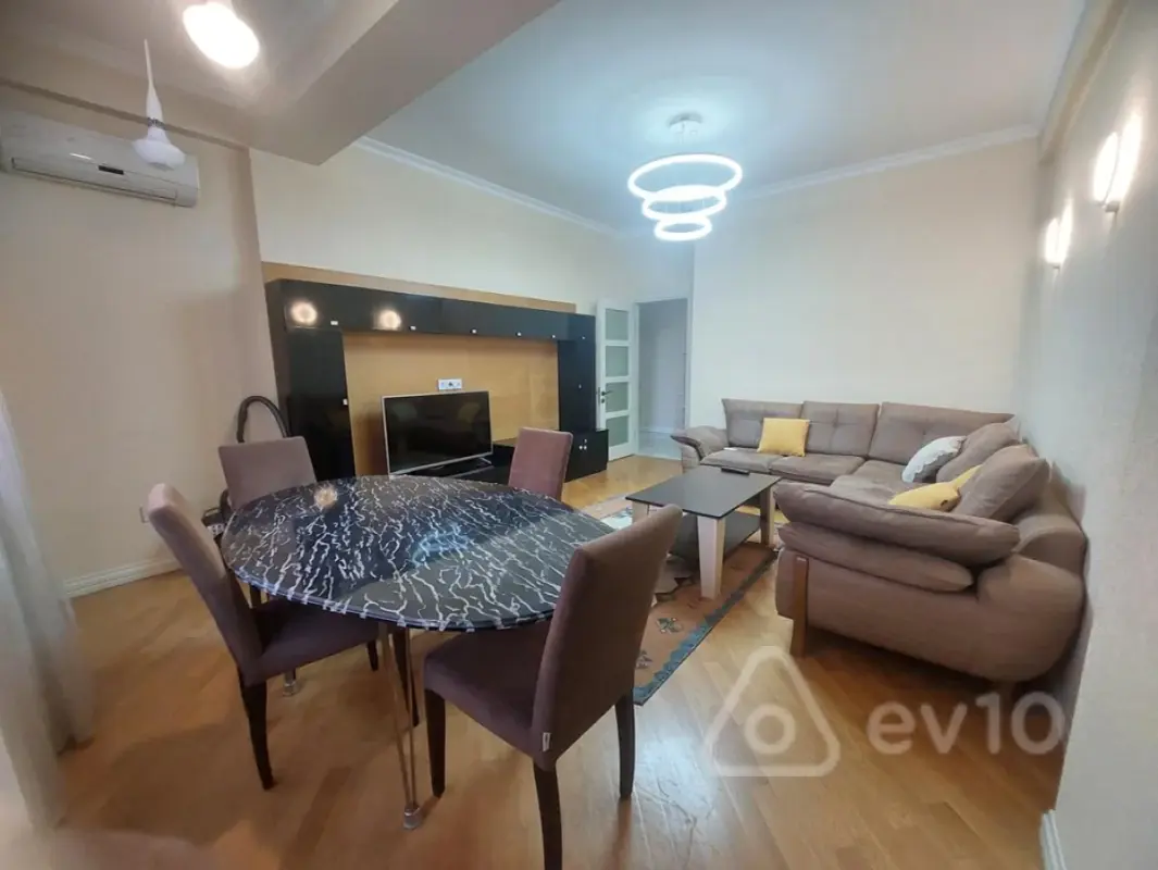 Kirayə verilir 2 otaqlı yeni tikili 70 m²