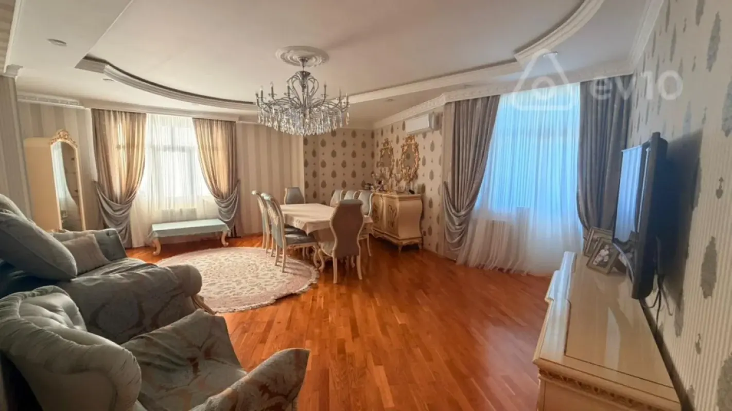 Kirayə verilir 3 otaqlı yeni tikili 136 m²