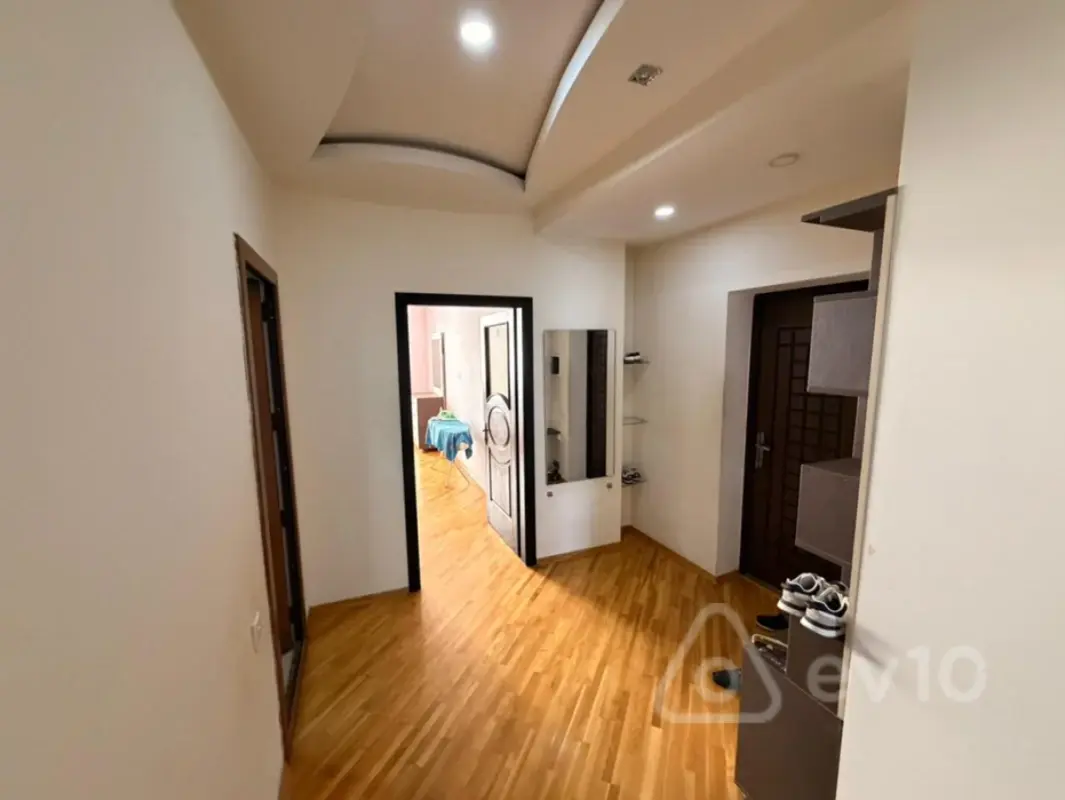 Kirayə verilir 3 otaqlı yeni tikili 105 m²