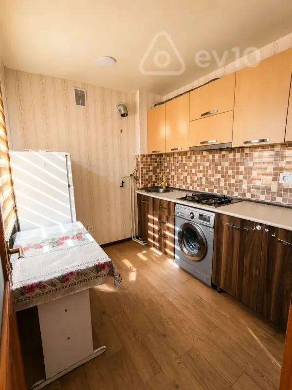 Kirayə verilir 2 otaqlı köhnə tikili 50 m²